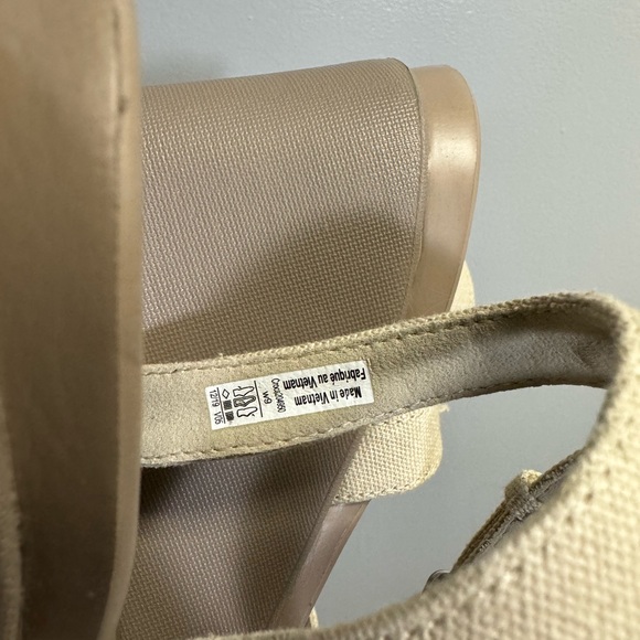 Crocs Taupe Color Ankle Strap Wedge Sandal - Size 9 - Picture 7 of 7